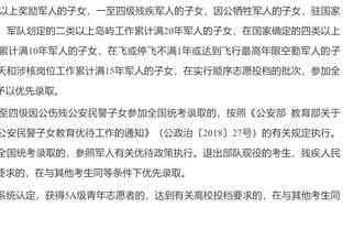 罗西：弗格森是足球之神&球员像他儿子，我曾接近加盟巴萨和尤文